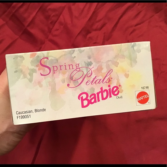 Spring Petals Barbie, Avon Exclusive special ed. - Picture 5 of 8